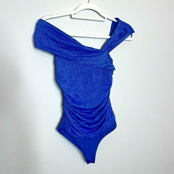 Revolve Majorelle Asymmetrical shoulder Blue bodysuit Top NWOT Small - Picture 1 of 14
